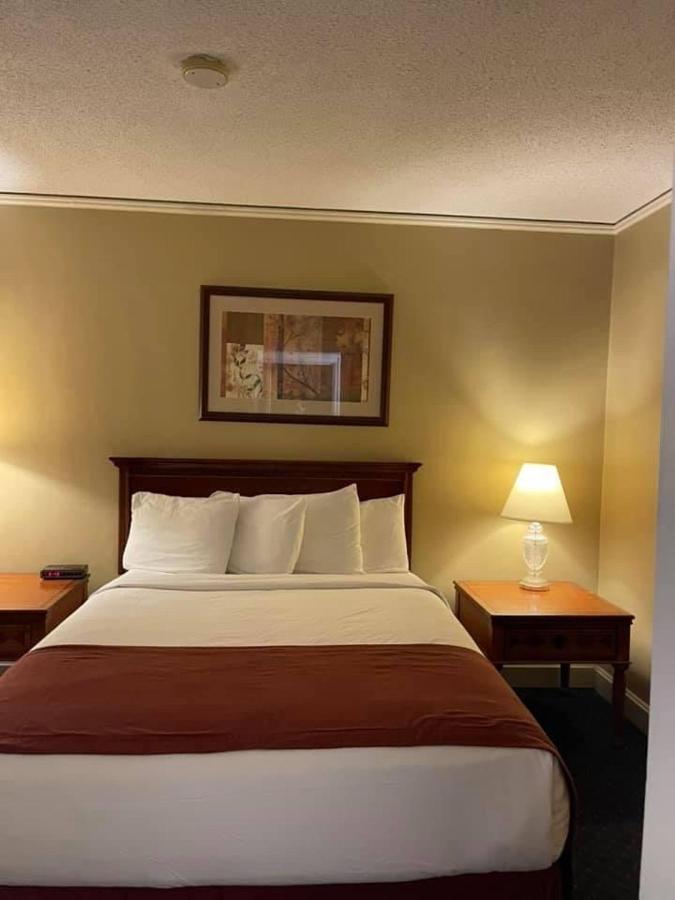Senate Suites Extended Stay Hotel Topeka Exterior foto